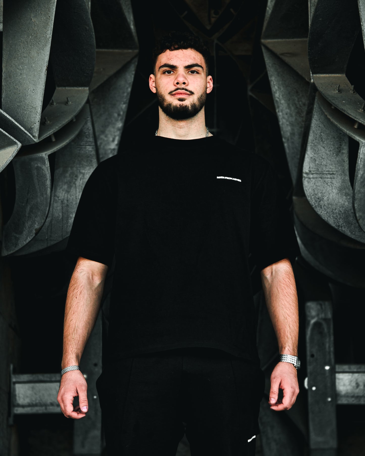 AUTHENTICUM BLACK TEE V2