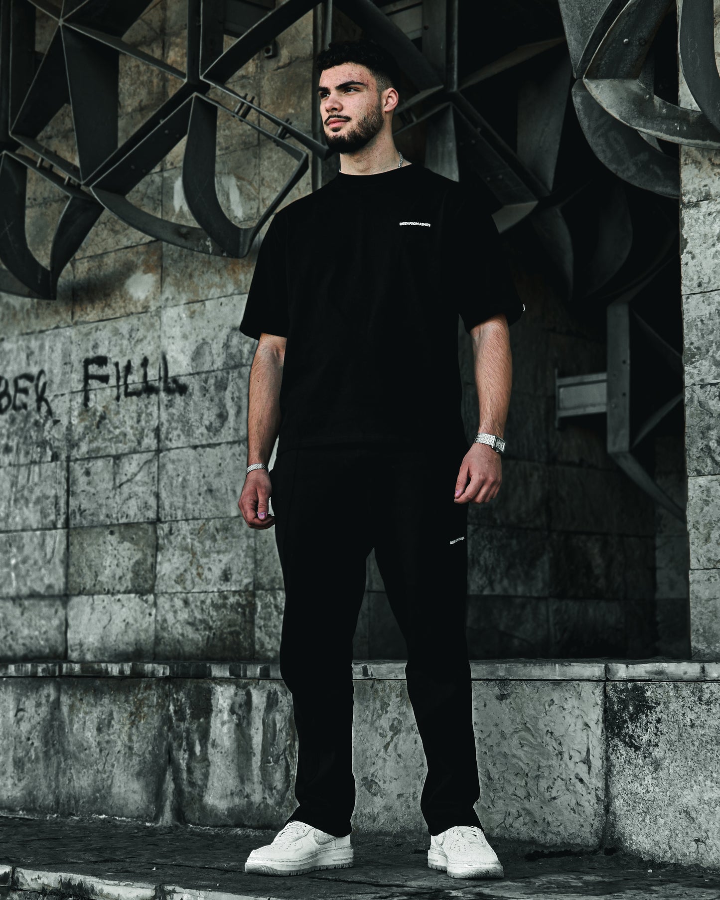 AUTHENTICUM BLACK TEE V2