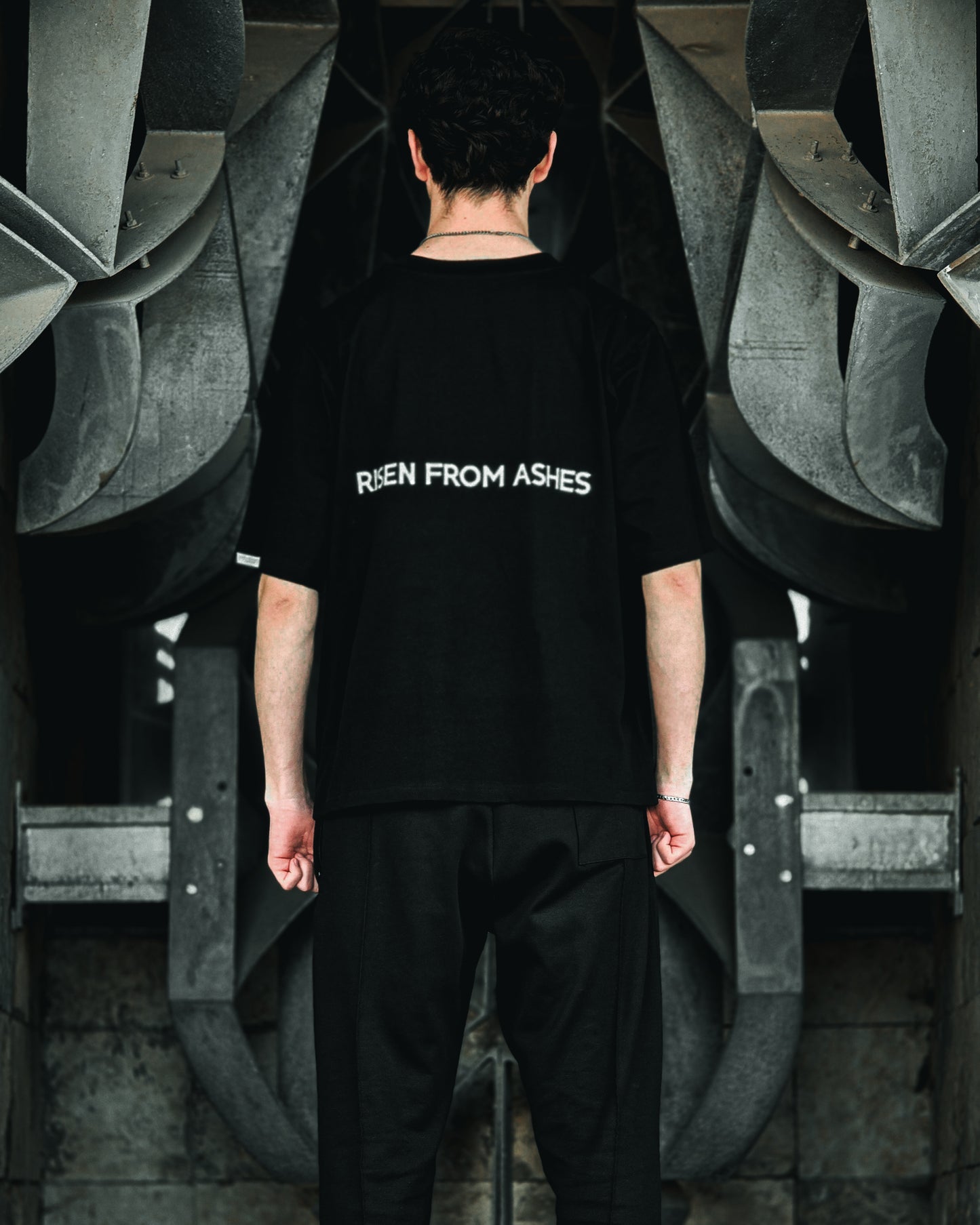 AUTHENTICUM BLACK TEE V1
