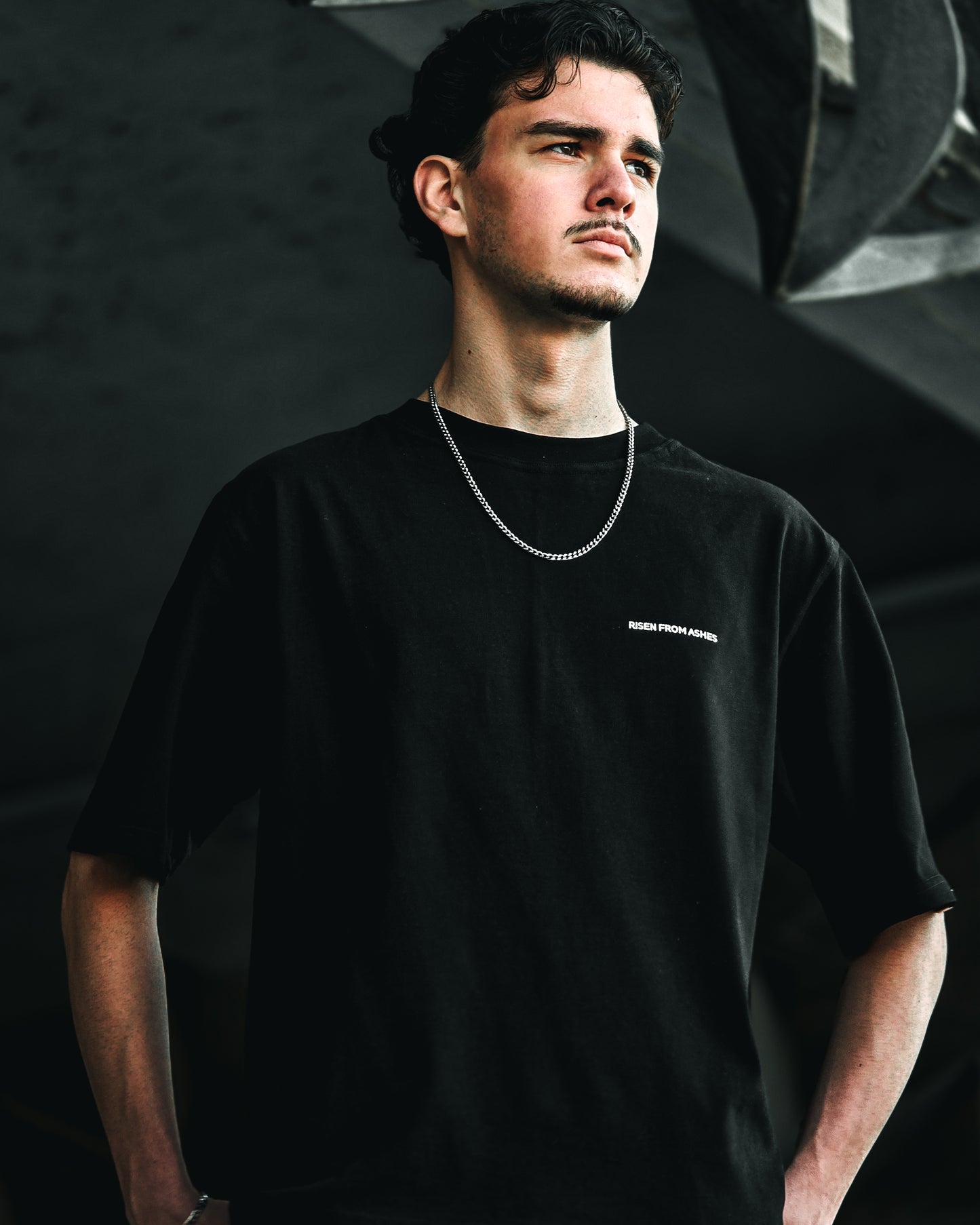 AUTHENTICUM BLACK TEE V1