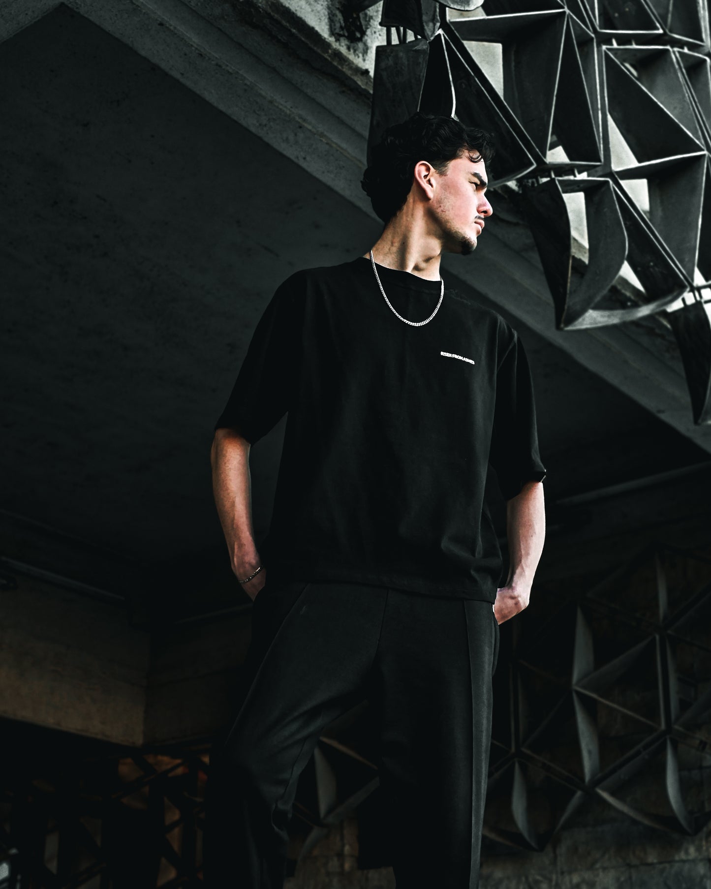 AUTHENTICUM BLACK TEE V1