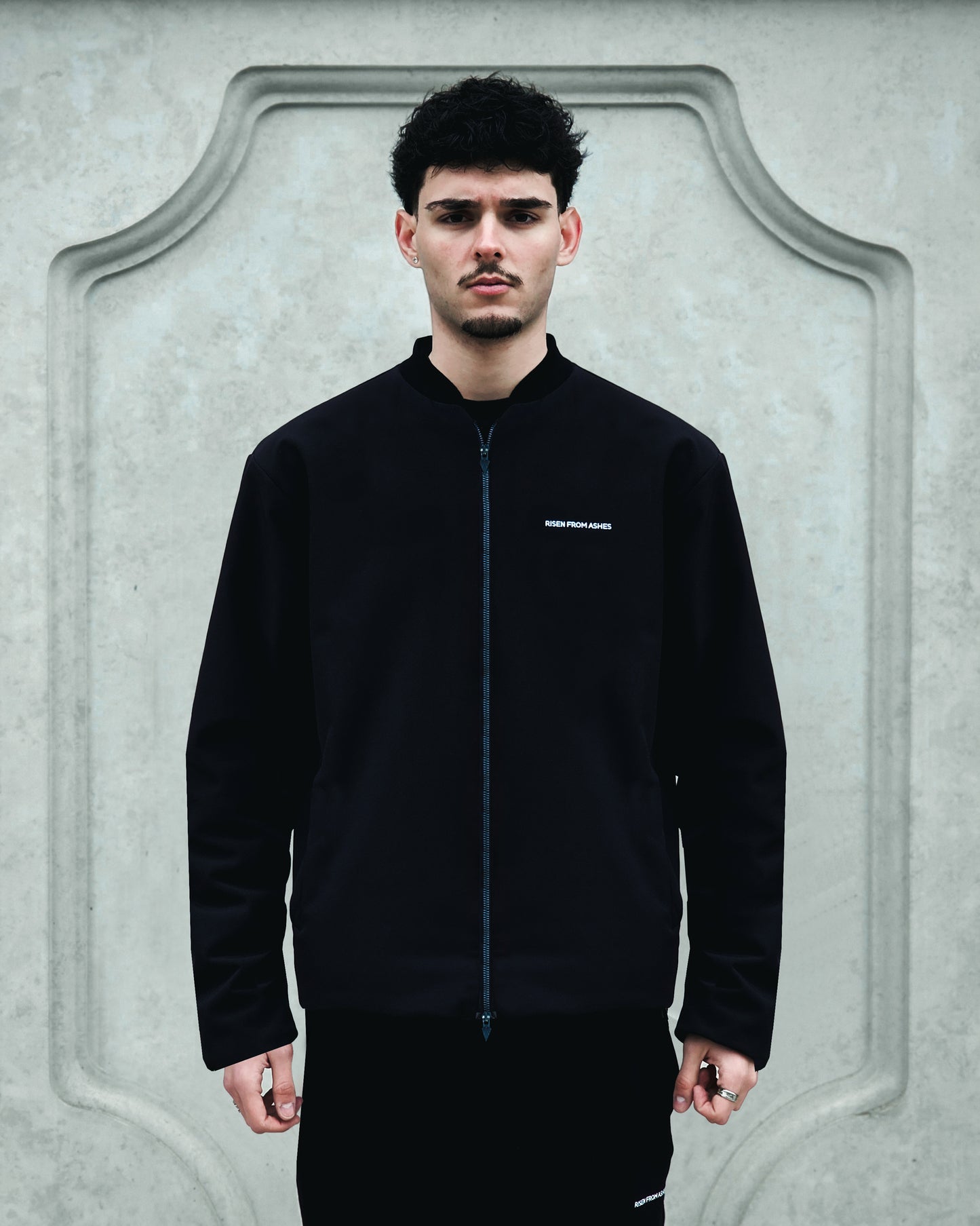 AUTHENTICUM BOMBER