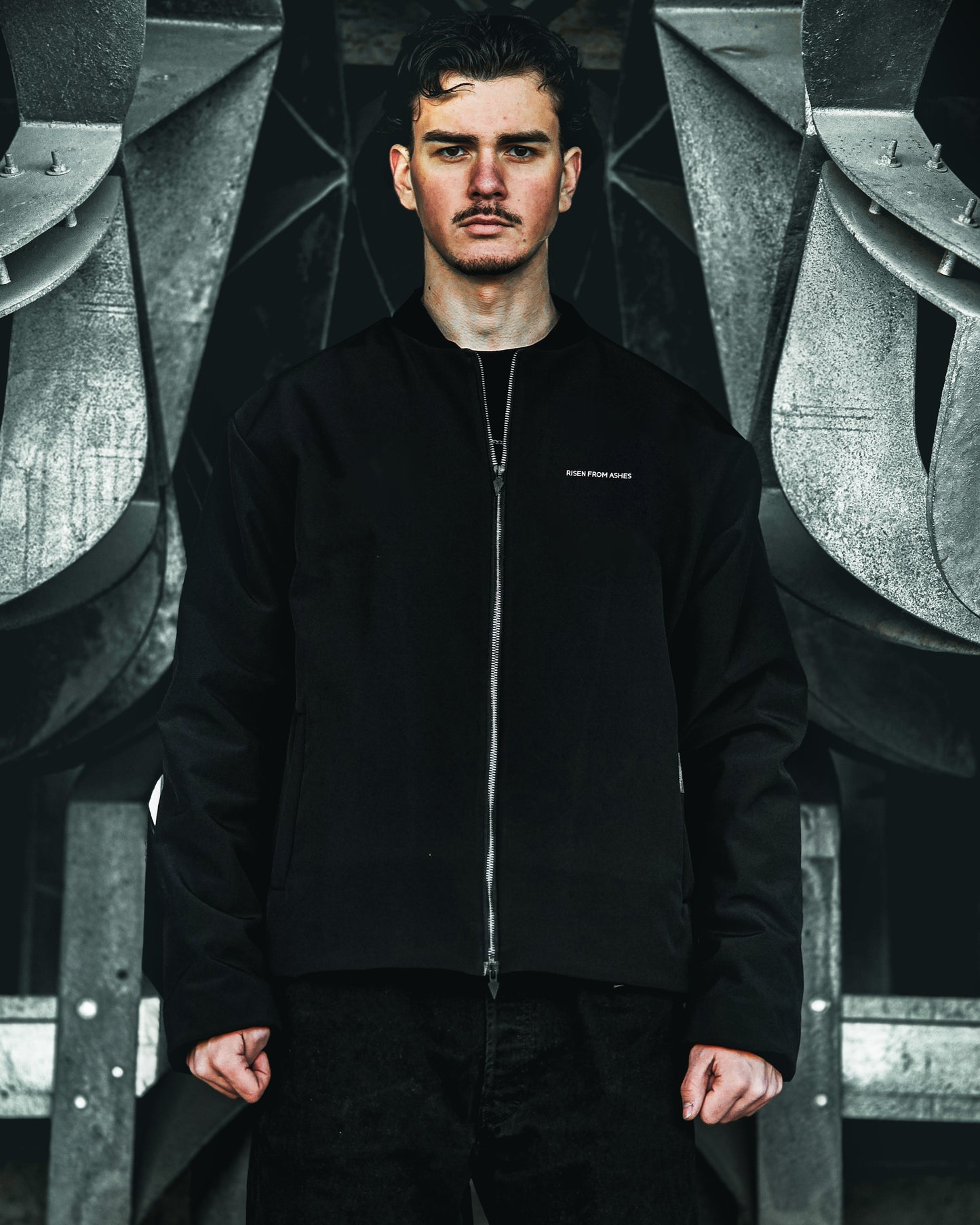 AUTHENTICUM BOMBER